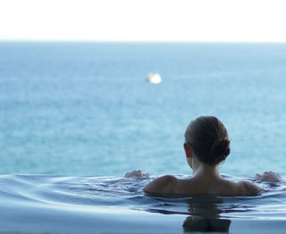 Miamo Aroma serene landscape with palm trees, embodying tranquility and relaxation